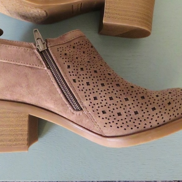 NWT Sonoma Akita Stone Brown Ankle‎ Boots Size 6M w/ Vitalize by Ortholite - Picture 3 of 6
